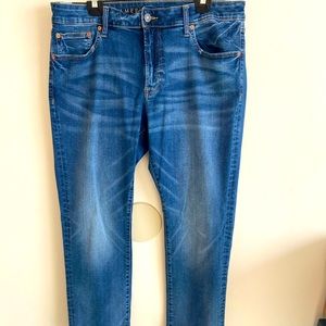 American Eagle men’s jeans